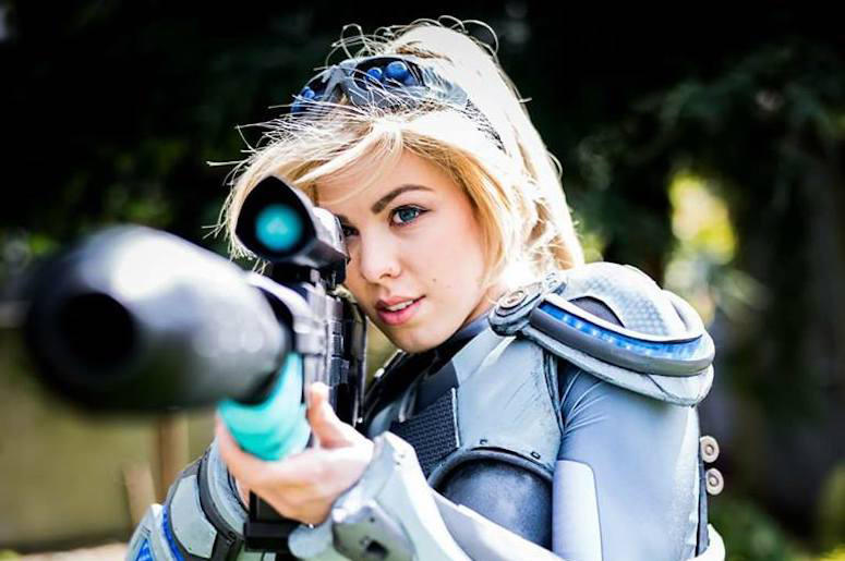 Hannah Ferguson as NOVA from Starcraft cosplay