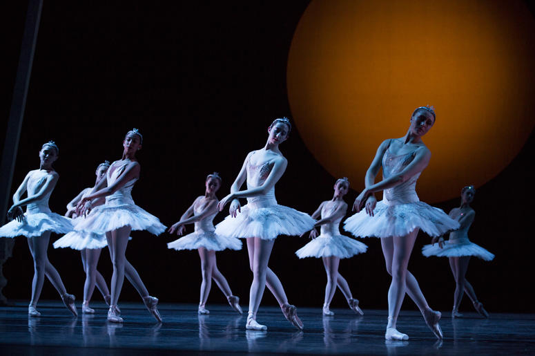 Pacific Northwest Ballet company dancers in Kent Stowell’s Swan Lake, running February 2 – 11, 2018. Photo © Angela Sterling. Pacific Northwest Ballet company dancers in Kent Stowell’s Swan Lake, running February 2 – 11, 2018. Photo © Angela Sterling.