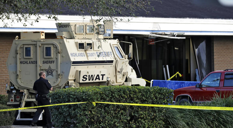 Scene outside SunTrust branch in Sebring, Florida