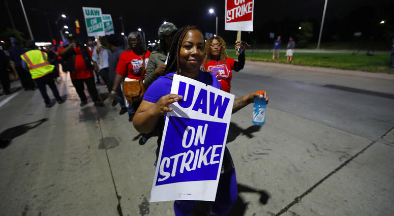 United Auto Workers members picket outside the General Motors Detroit-Hamtramck assembly plant in Hamtramck, Mich., early Monday, Sept. 16, 2019. (AP Photo/Paul Sancya) United Auto Workers members picket outside the General Motors Detroit-Hamtramck assembly plant in Hamtramck, Mich., early Monday, Sept. 16, 2019. (AP Photo/Paul Sancya)