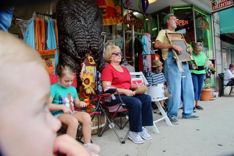#BittyFeller at Mayberry Days watching a jug band #BittyFeller at Mayberry Days watching a jug band