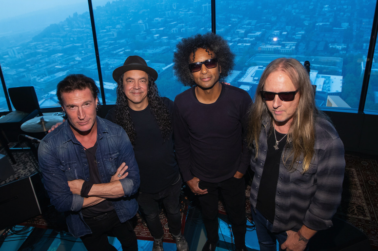 Sean Kinney, Mike Inez, William DuVall and Jerry Cantrell of Alice In Chains Sean Kinney, Mike Inez, William DuVall and Jerry Cantrell of Alice In Chains