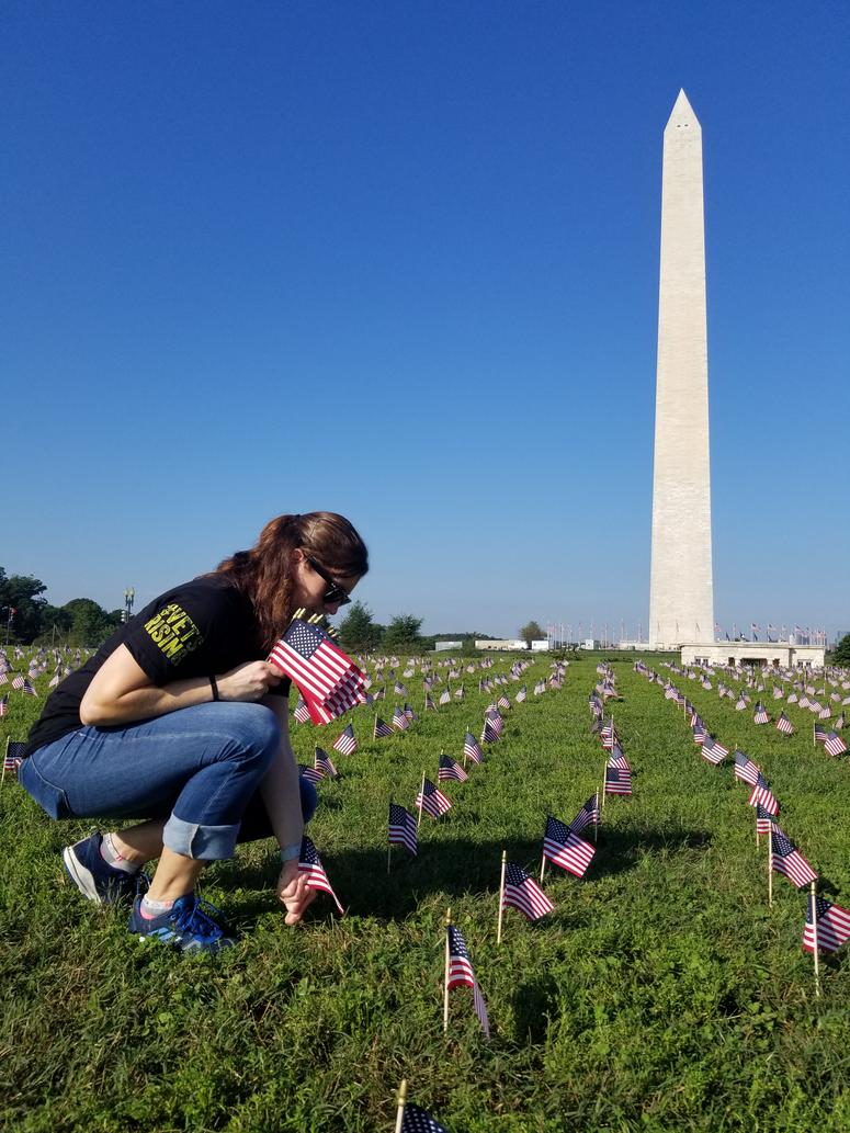 Maximena places flags