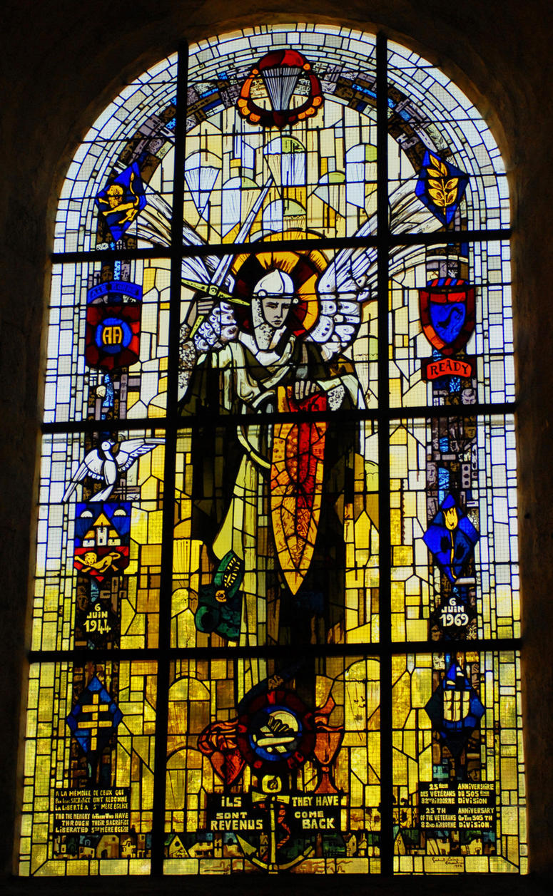 The window depicts Saint Michael, the patron saint of paratroopers, and also bears images symbolizing the 82nd Airborne Division, the lion of Normandy, and Sainte Mere Eglise.