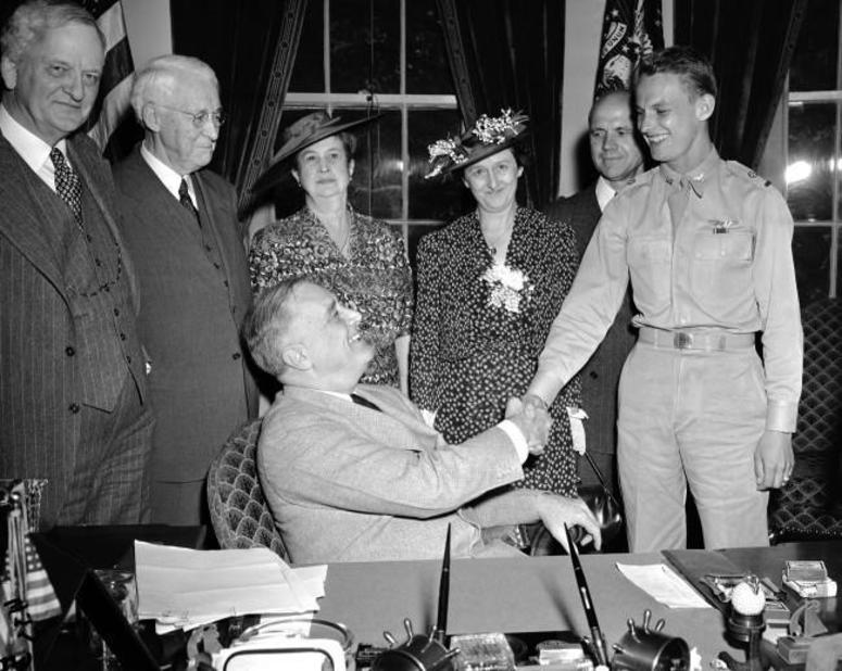 Senator James H. Hughes (D-Del.), Mrs. Hughes, Mrs. George Schwartz, mother of Welch, George Schwartz, his stepfather, and Lieutenant George S. Welch at the White House, May 25, 1942