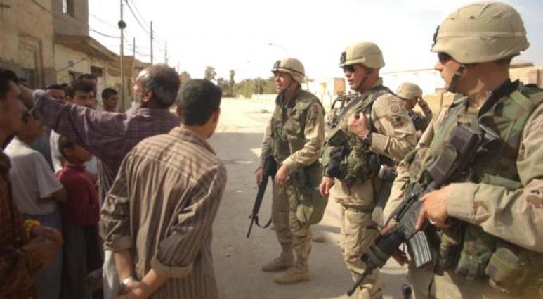 Soldiers, Iraqis, guns