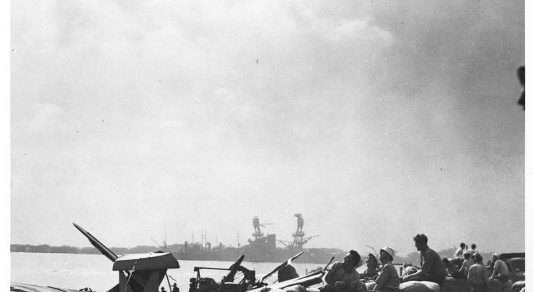 Gun crews during the Japanese attack on Pearl Harbor, Dec. 7 1941. Sailors on the alert at their battle stations in NAS.