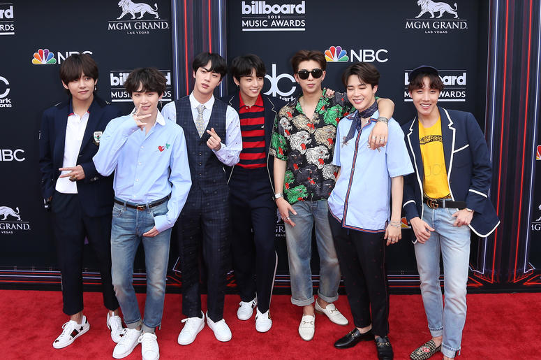 BTS walking on the red carpet at the 2018 Billboard Music Awards BTS walking on the red carpet at the 2018 Billboard Music Awards