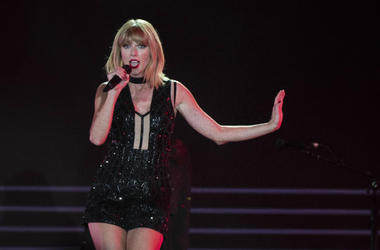Taylor Swift performs after the Formula One qualifying session for the United States Grand Prix at Circuit of the Americas. Taylor Swift performs after the Formula One qualifying session for the United States Grand Prix at Circuit of the Americas.