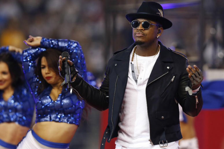 Ne-Yo performs at halftime for the Thanksgiving game with the Dallas Cowboys playing against the Philadelphia Eagles at AT&T Stadium. Ne-Yo performs at halftime for the Thanksgiving game with the Dallas Cowboys playing against the Philadelphia Eagles at AT&T Stadium.
