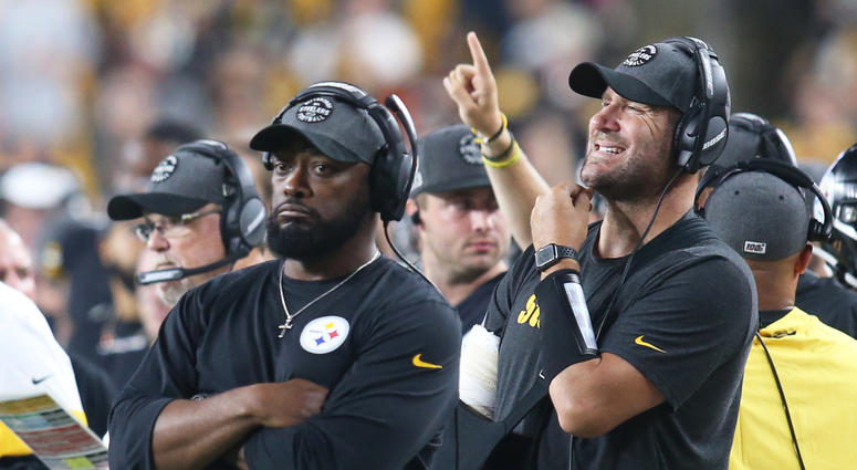 Sep 30, 2019; Pittsburgh, PA, USA; Injured Pittsburgh Steelers quarterback Ben Roethlisberger (right) looks on from the sidelines with head coach Mike Tomlin against the Cincinnati Bengals during the third quarter at Heinz Field. Sep 30, 2019; Pittsburgh, PA, USA; Injured Pittsburgh Steelers quarterback Ben Roethlisberger (right) looks on from the sidelines with head coach Mike Tomlin against the Cincinnati Bengals during the third quarter at Heinz Field.