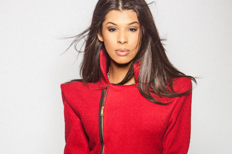 Pose Actress Hailie Sahar Pose Actress Hailie Sahar