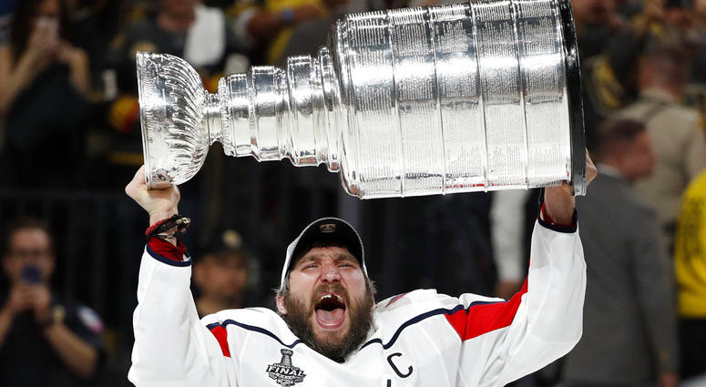 Alex Ovechkin hoists the Stanley Cup DO NOT USE