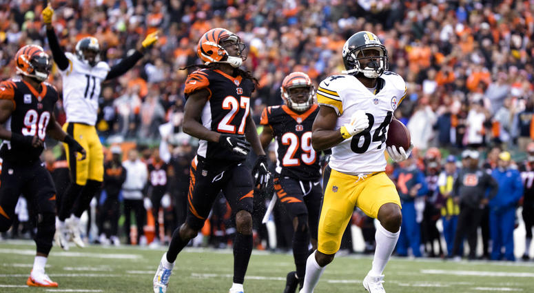 Pittsburgh Steelers wide receiver Antonio Brown (84) runs for a touchdown in the second half of an NFL football game against the Cincinnati Bengals, Sunday, Oct. 14, 2018 in Cincinnati. The Steelers defeated the Bengals 28-21. DO NOT USE