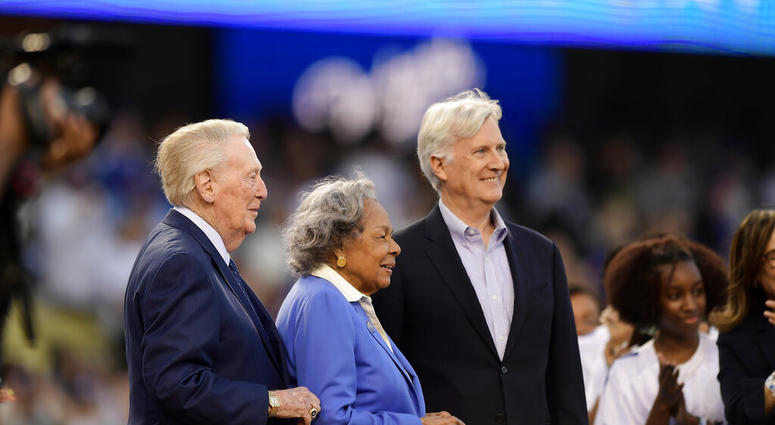 Former Los Angeles Dodgers broadcaster Vin Scully, left, stands with Jackie Robinson's widow Rachel Robinson, center, and Dodgers co-owner Mark Walter prior to a baseball game between the Dodgers and the Cincinnati Reds AP DO NOT USE