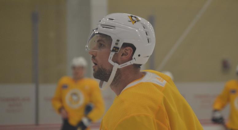 Brian Dumoulin participates in full practice