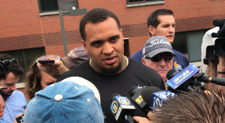 Pouncey w reporters