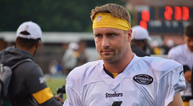 Steelers fourth-string QB Devlin Hodges at training camp in 2019