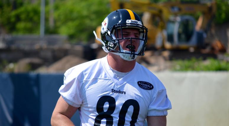 Steelers TE Jake McGee during OTAs