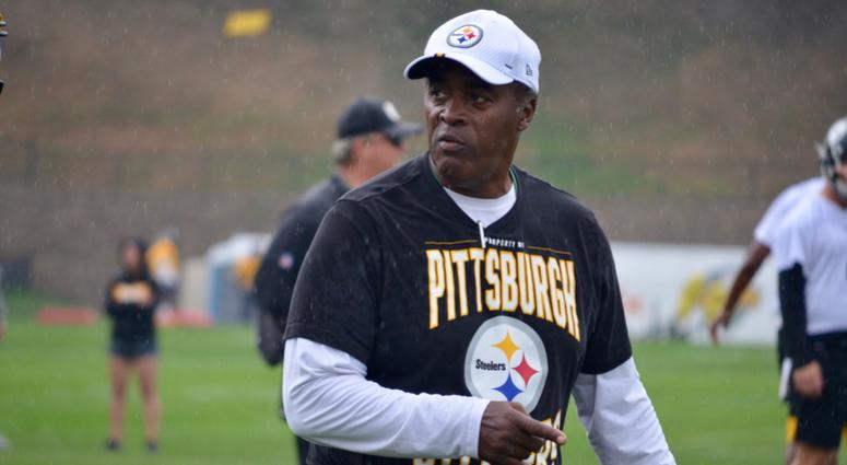 Steelers interim WR coach Ray Sherman at training camp in 2019