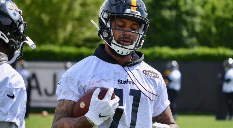 Steelers WR Donte Moncreif at OTAs in 2019