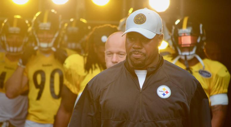 Steelers OLB Coach Joey Porter at training camp practice in 2018