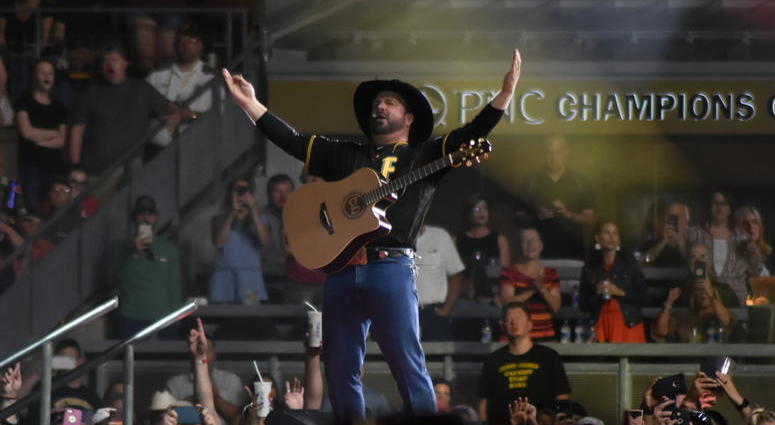 Garth Brooks at Heinz Field Garth Brooks at Heinz Field