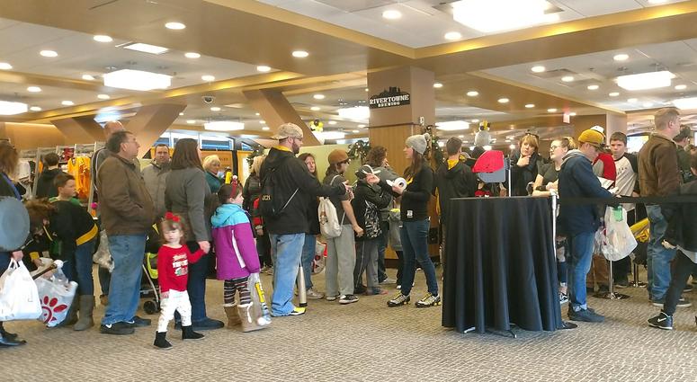 Fans wait in line for autographs during PirateFest 2018