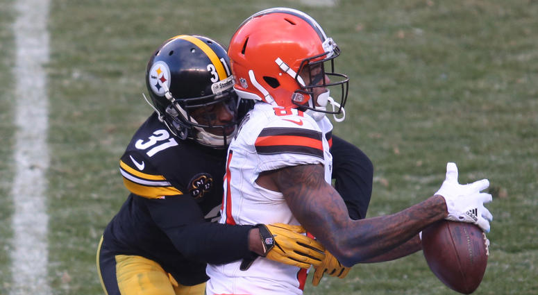 Mike Hilton tackle Mike Hilton tackle