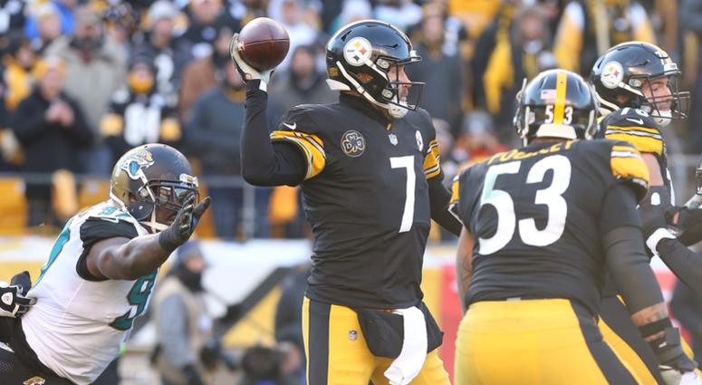 Pittsburgh Steelers quarterback Ben Roethlisberger (7) throws the ball as Jacksonville Jaguars defensive tackle Malik Jackson