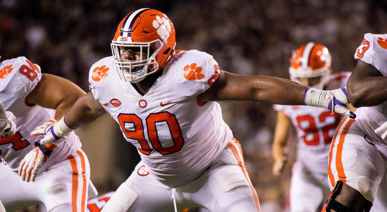 Clemson Tigers defensive tackle Dexter Lawrence (90) Clemson Tigers defensive tackle Dexter Lawrence (90)