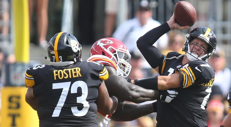 Pittsburgh, PA, USA; Kansas City Chiefs defensive end Allen Bailey (C) beats Pittsburgh Steelers offensive guard Ramon Foster (73) for a sack of quarterback Ben Roethlisberger