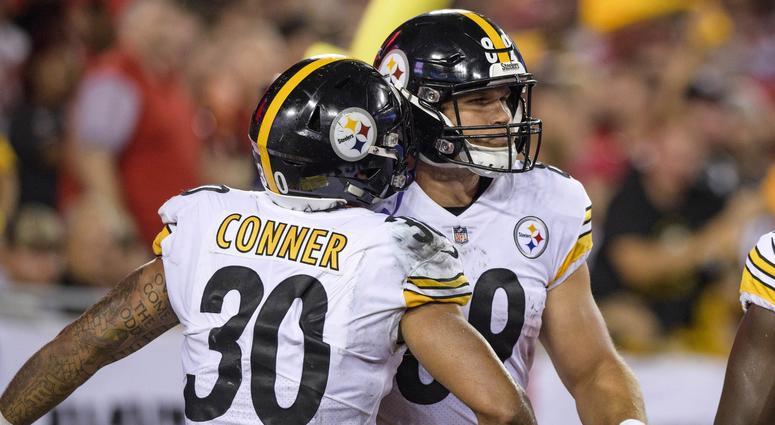 James Conner celebrates with Vance McDonald after his 1st quarter TD