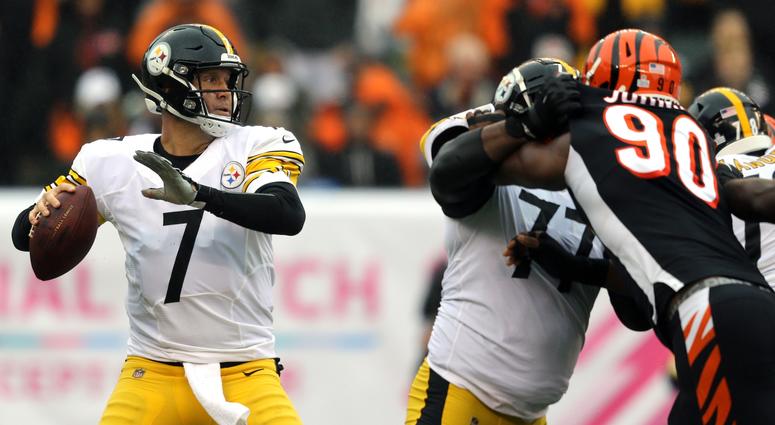 Pittsburgh Steelers quarterback Ben Roethlisberger throws against the Cincinnati Bengals Pittsburgh Steelers quarterback Ben Roethlisberger throws against the Cincinnati Bengals