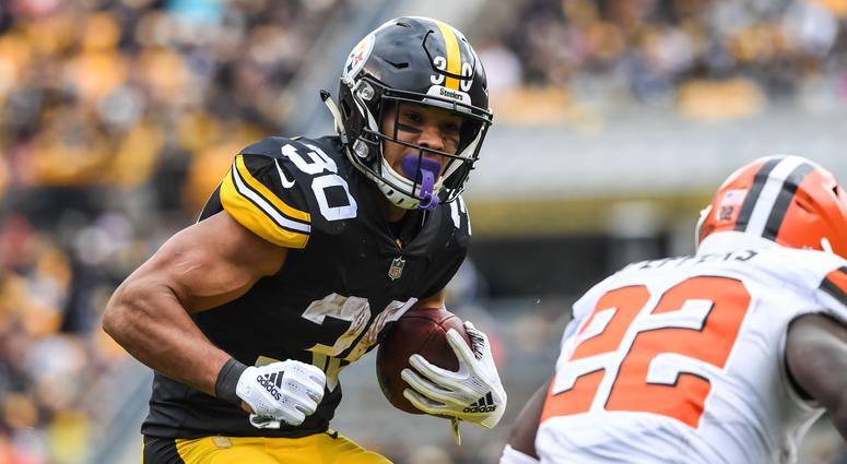 James Conner runs against the Cleveland Browns at Heinz Field