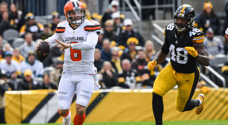 Bud Dupree chases Baker Mayfield Bud Dupree chases Baker Mayfield