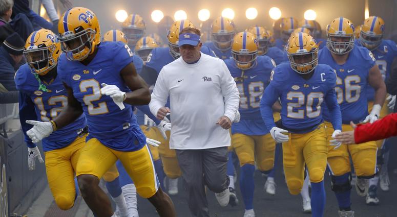 Pat Narduzzi leads the Pitt Panthers onto Heinz Field