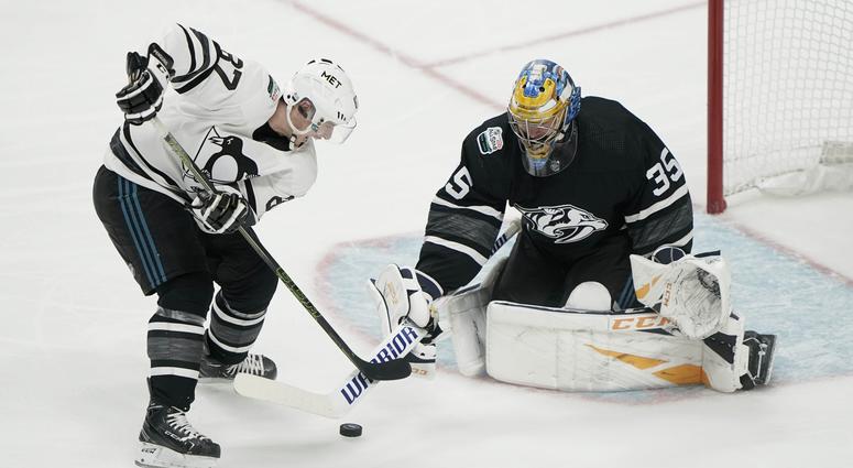 Sidney Crosby (87) of the Pittsburgh Penguins shoots against Central Division goaltender Pekka Rinne (35)