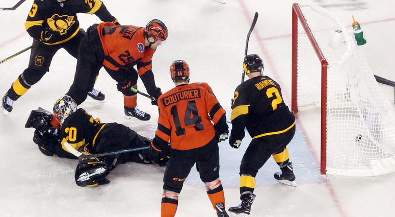 Matt Murray allows goal vs. Flyers Matt Murray allows goal vs. Flyers