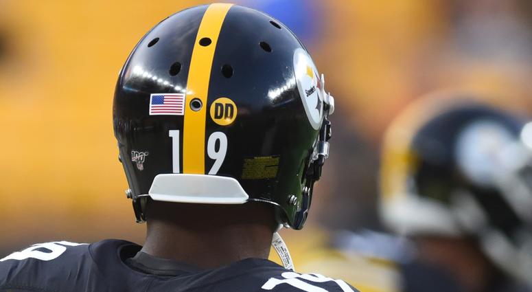 The Pittsburgh Steelers wear a DD decal on their helmets in honor of late coach Darryl Drake at Heinz Field The Pittsburgh Steelers wear a DD decal on their helmets in honor of late coach Darryl Drake at Heinz Field