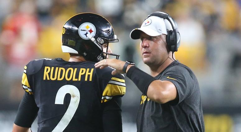 Pittsburgh Steelers quarterback Mason Rudolph (2) is congratulated after a touchdown drive by quarterback Ben Roethlisberger
