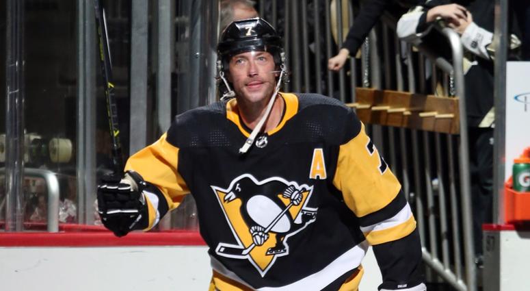 Pittsburgh Penguins center Matt Cullen (7) reacts to being named first star of the game against the Carolina Hurricanes at PPG PAINTS Arena. Pittsburgh won 3-1.