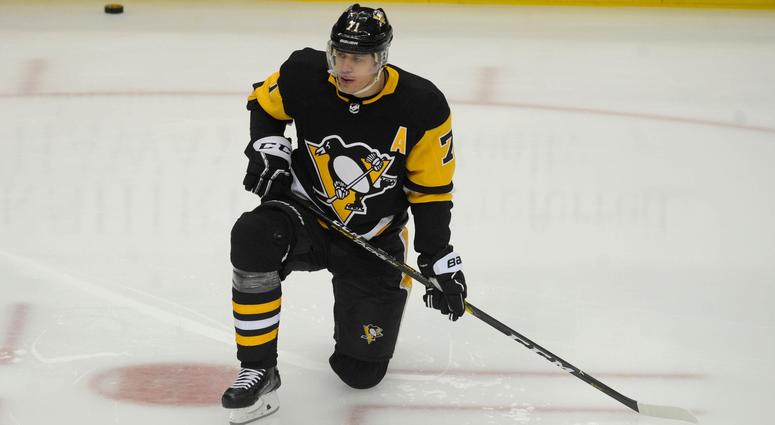 Pittsburgh Penguins center Evgeni Malkin (71) warms up before playing the Calgary Flames at PPG PAINTS Arena.