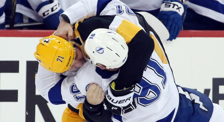 Pittsburgh Penguins center Evgeni Malkin (71) and Tampa Bay Lightning center Steven Stamkos (91) fight during the third period at PPG PAINTS Arena. Pittsburgh won 4-2.