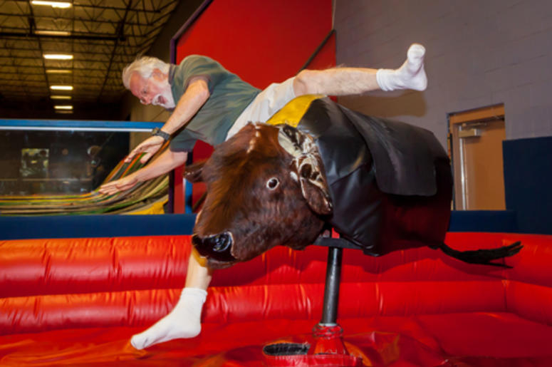 Video Woman Loses Her Wig on a Mechanical Bull 102.5 KEZK