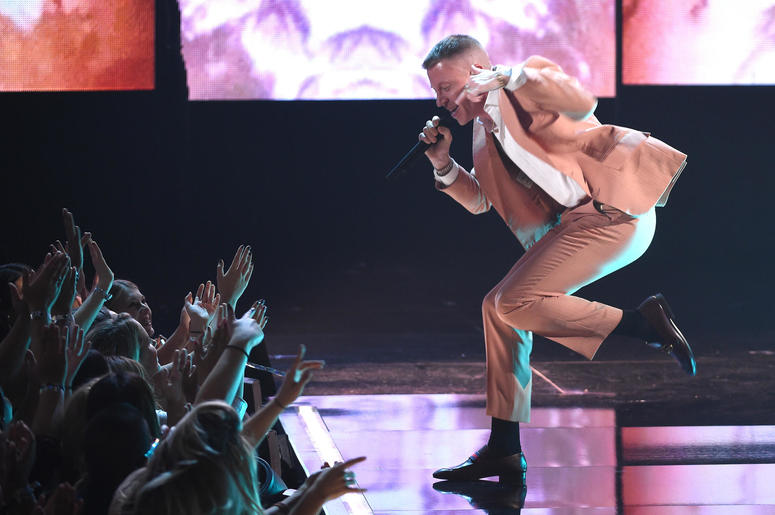 Macklemore performs at the 2017 American Music Awards Macklemore performs at the 2017 American Music Awards