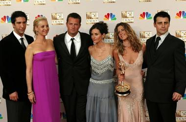 KRT ENTERTAINMENT STORY SLUGGED: TV-EMMYS KRT PHOTOGRAPH BY MARK AVERY/ORANGE COUNTY REGISTER (September 22) LOS ANGELES, CA - The cast of "Friends" (left to right) David Schwimmer, Lisa Kudrow, Matthew Perry, Courteney Cox Arquette, Jennifer Aniston and
