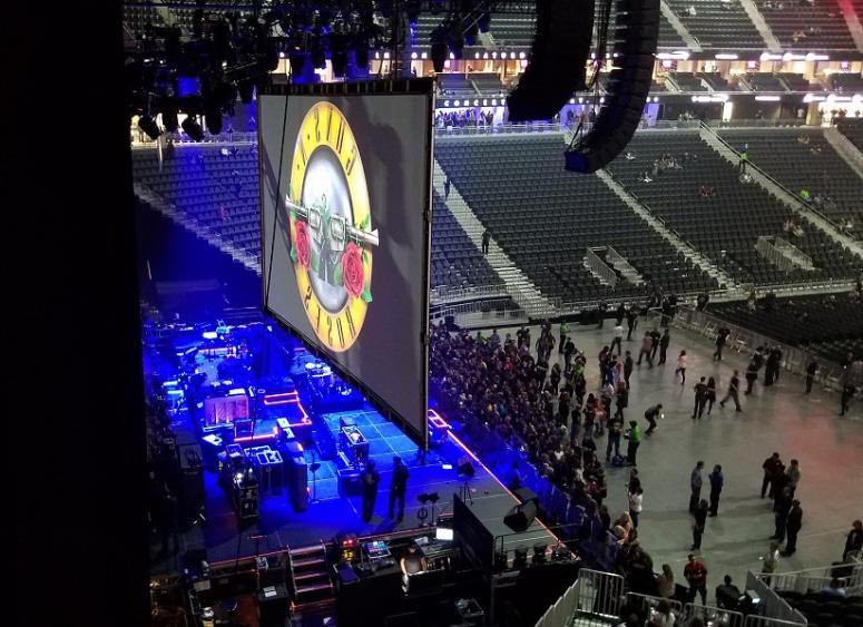 Starting to fill in. Guns n Roses, Las Vegas