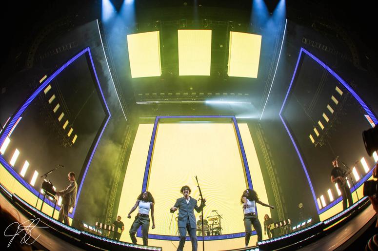 The 1975 At The Bill Graham Civic Auditorium The 1975 At The Bill Graham Civic Auditorium
