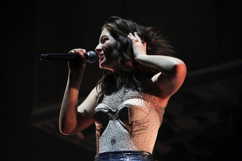 Lorde Apologizes Lorde Apologizes